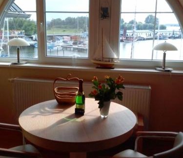 Karlshagen Apartment | Hafenidyll mit Wasserblick