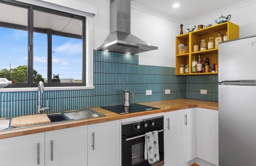 Minlacowie House | Halcyon Hardwicke Bay - Esplanade position! Off peak special! Free WiFi!