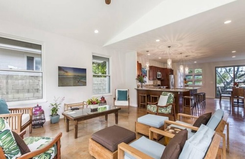 Lanikai House | Hale Nani Lanikai: Beautiful Tropical Home Close to Beach w/Pool, Yard & AC