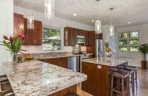Lanikai House | Hale Nani Lanikai: Beautiful Tropical Home Close to Beach w/Pool, Yard & AC