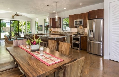 Lanikai House | Hale Nani Lanikai: Beautiful Tropical Home Close to Beach w/Pool, Yard & AC