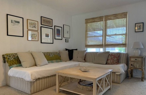 Waimanalo House | Half block to Waimanalo Beach, cute 3-br bungalow