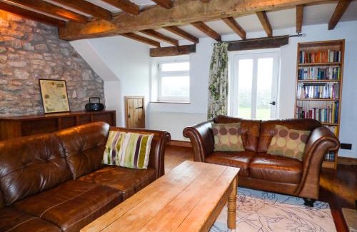 Earl Sterndale House | Hall End Barn