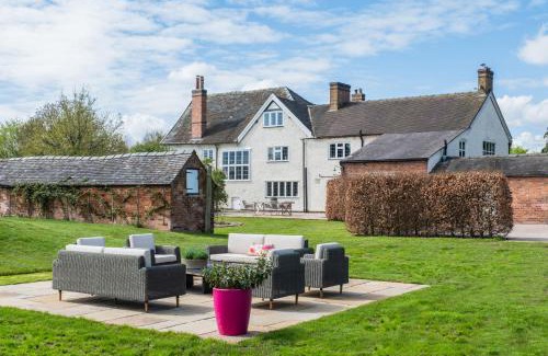 Nantwich House | Hall O'Coole