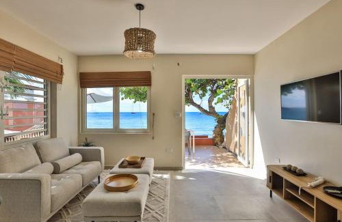 Simpson Bay House | Hamaka condo a beachfront retreat on Simpson Bay Beach