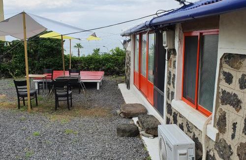 Jocheon House | Hamdeok Saeya Saeya Entire House