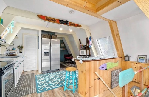 Stafford Cottage | Hamilton Cottage: Cozy Lakefront A-Frame