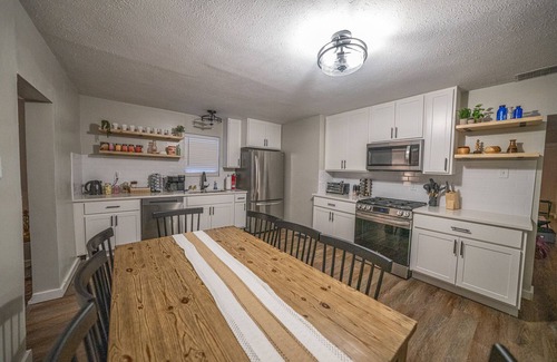 Fortville House | Hamilton Hideaway