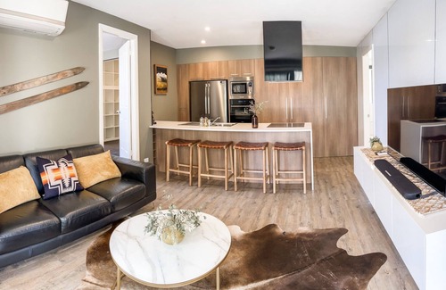 Jindabyne House | Hamilton House - Snowy Mountains
