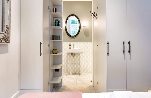 Frognal and Fitzjohns Apartment | Hampstead Hush- 2 bedroom with Garden