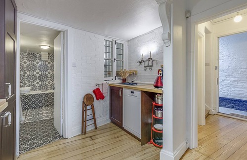 Frognal and Fitzjohns House | Hampstead Village Mews, by Veeve