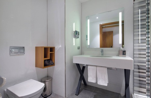 Izmit Hotel | Hampton By Hilton Kocaeli Symbol