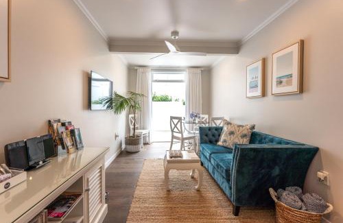 Oneroa House | Hampton Court