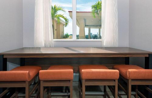Clearwater Beach Hotel | Hampton Inn and Suites Clearwater Beach
