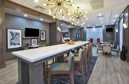 Dearborn Hotel | Hampton Inn by Hilton Detroit Dearborn, MI