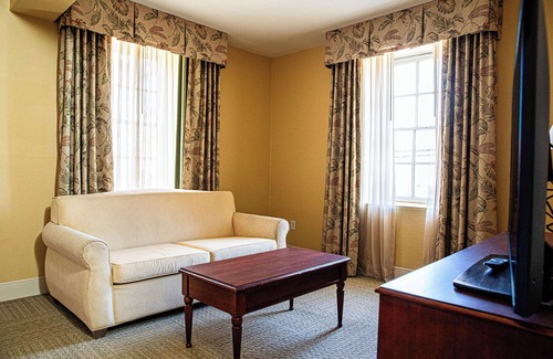 Downtown Charleston Hotel | Hampton Inn Charleston-Historic District