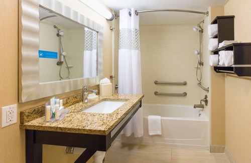 Daytona Beach Hotel | Hampton Inn Daytona Beach/Beachfront