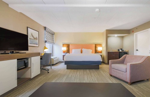 North Westport Hotel | Hampton Inn Fall River/Westport