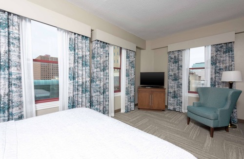 Wholesale District Hotel | Hampton Inn Indianapolis Downtown Across from Circle Centre