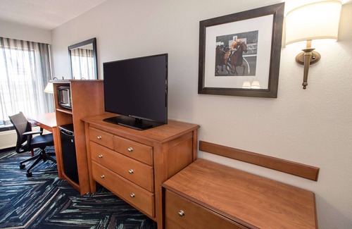 Jeffersonville - Clarksville Hotel | Hampton Inn Louisville-North/Clarksville