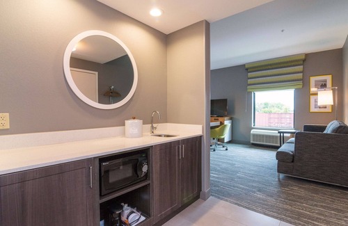 Allen Park Hotel | Hampton Inn & Suites Allen Park