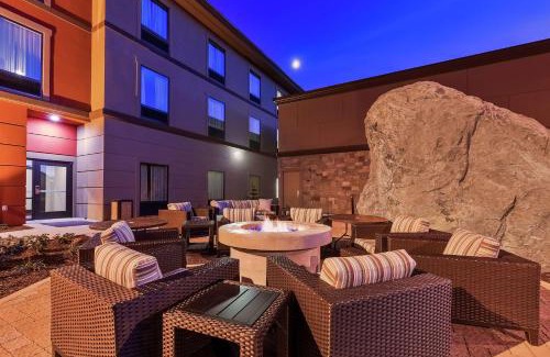 Southern Crossing Hotel | Hampton Inn & Suites Bend