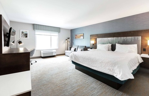 Quartier 5-2 Hotel | Hampton Inn & Suites by Hilton Quebec City Beauport