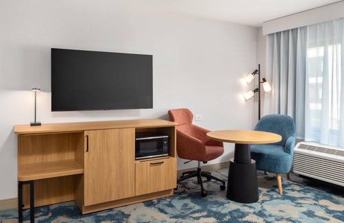 Midway District Hotel | Hampton Inn & Suites by Hilton San Diego SeaWorld