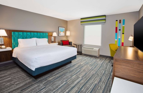 Caloosahatchee Hotel | Hampton Inn & Suites - Cape Coral/Fort Myers Area, FL