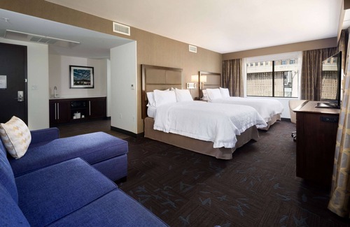 Downtown Dallas Hotel | Hampton Inn & Suites Dallas Downtown