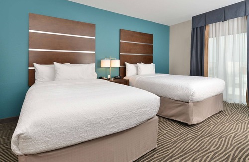 Court Avenue Entertainment District Hotel | Hampton Inn & Suites Des Moines Downtown