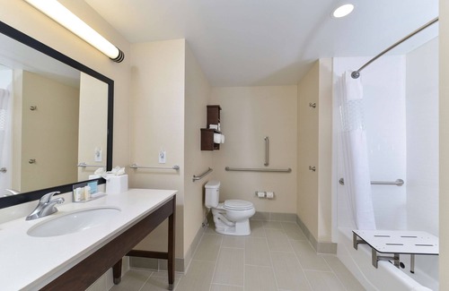 Court Avenue Entertainment District Hotel | Hampton Inn & Suites Des Moines Downtown