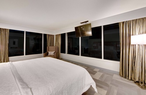 Downtown Fort Worth Hotel | Hampton Inn & Suites Fort Worth Downtown
