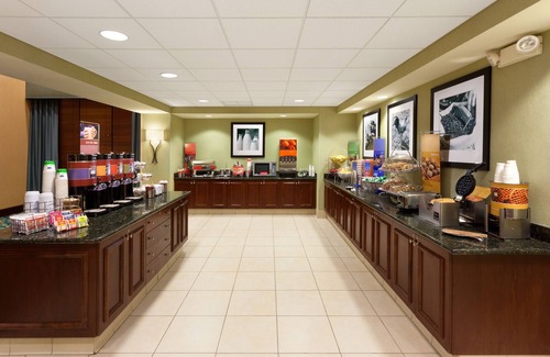 Manchester Hotel | Hampton Inn & Suites Hartford-Manchester