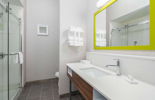 Manchester Hotel | Hampton Inn & Suites Hartford-Manchester