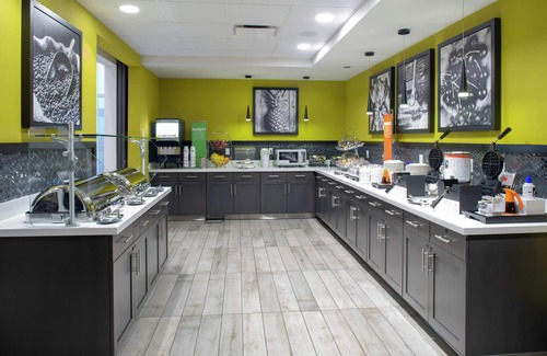 Airport Area Hotel | Hampton Inn & Suites Irvine-Orange County Airport