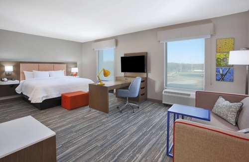 Airport Area Hotel | Hampton Inn & Suites Irvine-Orange County Airport