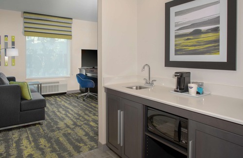 Airport Area Hotel | Hampton Inn & Suites Irvine-Orange County Airport