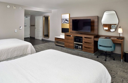 Paradise Hotel | Hampton Inn & Suites Las Vegas Airport