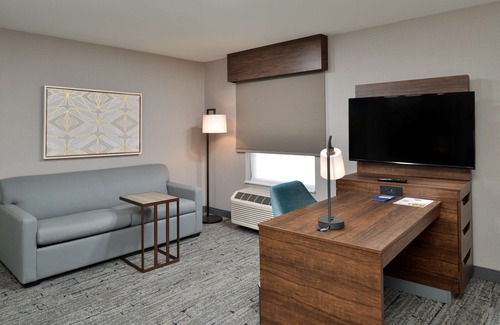 Paradise Hotel | Hampton Inn & Suites Las Vegas Airport