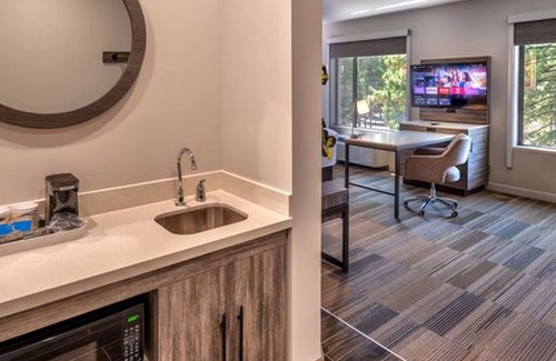 South Lake Tahoe Hotel | Hampton Inn & Suites South Lake Tahoe