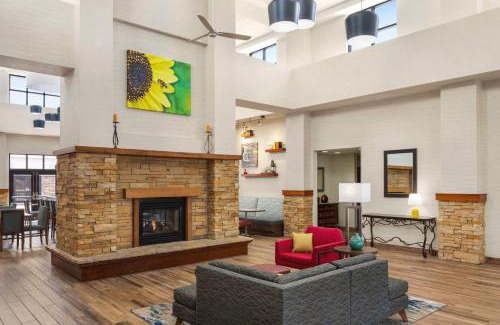 Springfield Hotel | Hampton Inn & Suites Springfield
