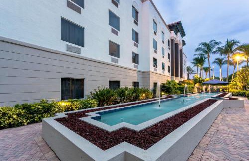 Wellington Hotel | Hampton Inn & Suites Wellington