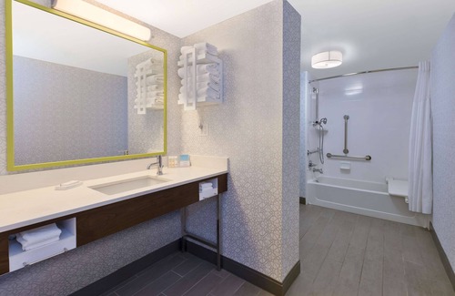 Traverse City Hotel | Hampton Inn Traverse City