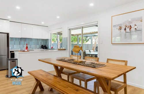Encounter Bay House | Hampton's Style Holiday Retreat - close to the beach!