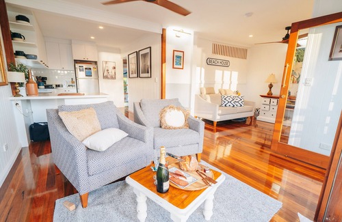 Bongaree Villa | Hamptons on Queen - Sunset Water Views