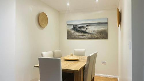 Bangor House | Hana Holiday Home - 4 En-suite Bedroom house