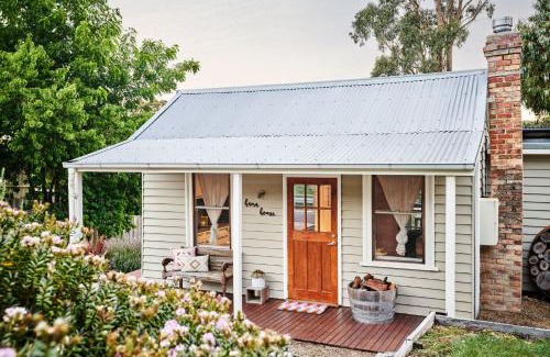 Hepburn Springs House | Hana House
