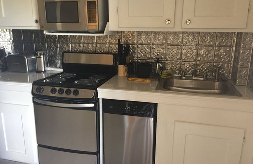 Leeward Settlement Apartment | Handfield's Hideaway Cozy one bedroom