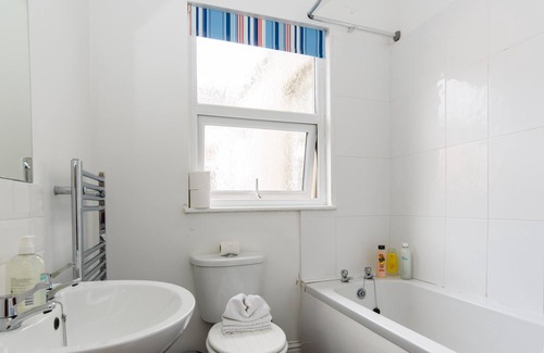 Newport Apartment | Handpost View